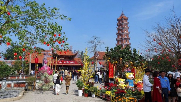 Hơn 15.000 lượt người vãn cảnh, dâng hương chùa cổ 700 năm tuổi tại Quảng Bình