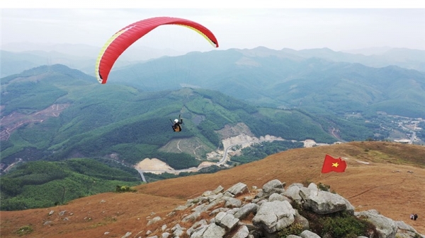 Uông Bí tổ chức giải leo núi chinh phục đỉnh Bình Hương