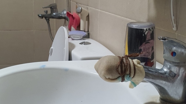 Hơn 1.700 hộ dân ở Hà Nội phải lấy vải bịt đầu vòi nước sinh hoạt