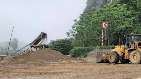 Nghịch lý ở Hà Tĩnh: Mua cát ngoại tỉnh rẻ hơn nội tỉnh