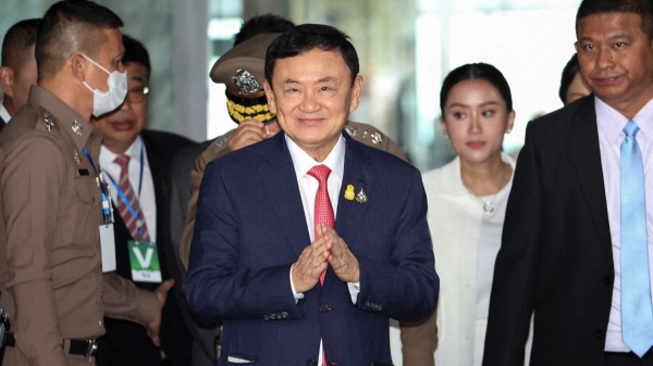 Cựu Thủ tướng Thaksin vừa về Thái Lan đã bị đưa tới nhà tù