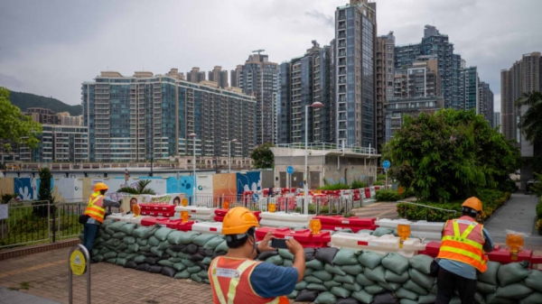 Đặc khu Hong Kong 'tê liệt' trước bão Saola