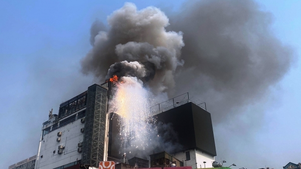Nhân chứng nghe thấy tiếng nổ lớn ở vụ cháy phố Ô Chợ Dừa