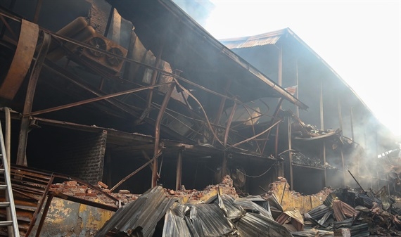 Cảnh tan hoang, đổ nát sau vụ cháy nhà kho Công ty Rạng Đông