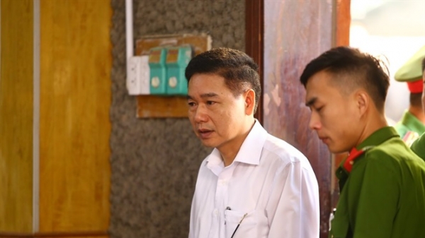 Hàng loạt quan chức vắng mặt, phiên tòa xử tiêu cực thi cử ở Sơn La phải hoãn