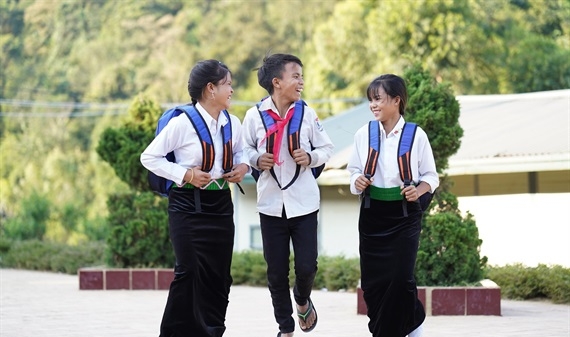 Corteva Agriscience Việt Nam trao tặng balo cho trẻ em vượt khó học giỏi tại Sơn La