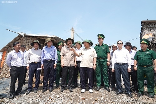 Thủ tướng thị sát tình hình sạt lở tại Đồng bằng sông Cửu Long