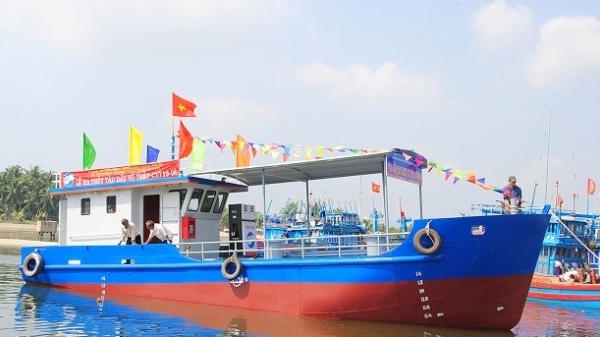 Bình Định: Hạ thủy tàu dầu vỏ thép