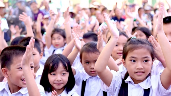 Vinamilk trồng 61.000 cây xanh, trao 119.000 ly sữa cho trẻ em Hà Nội