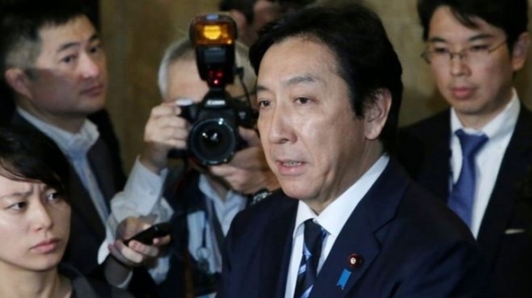 Bộ trưởng Thương mại Nhật Bản mất chức vì dưa lưới, cua bể
