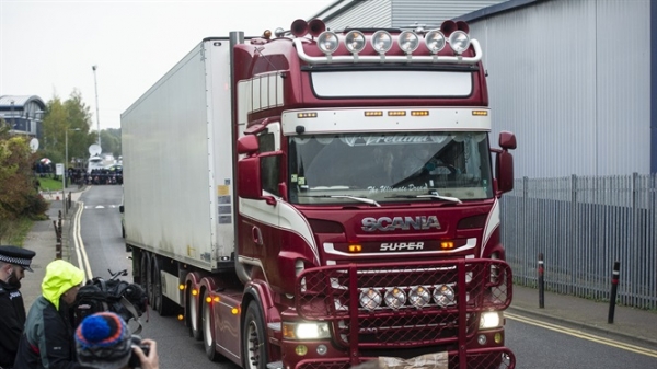 Toàn cảnh vụ phát hiện 39 thi thể trong thùng xe tải ở Essex, Anh