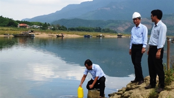 Giám sát, kiểm tra nước đầu nguồn nghi ô nhiễm