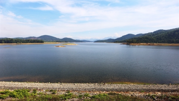 Hồ Phú Ninh đang tích nước
