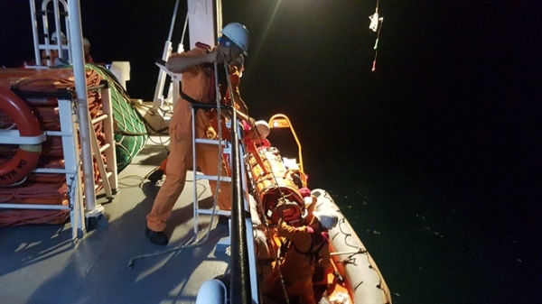 Ứng cứu ngư dân bị đứt lìa chân tại khu vực quần đảo Hoàng Sa