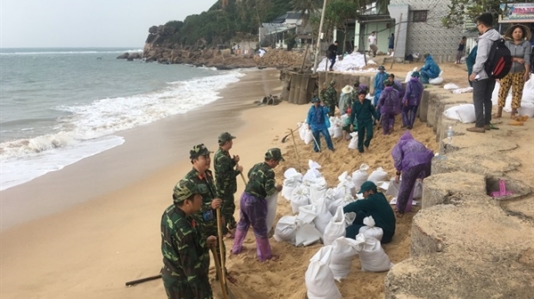 Bình Định: Hơn 3.700 cán bộ, chiến sĩ giúp dân ứng phó bão số 6