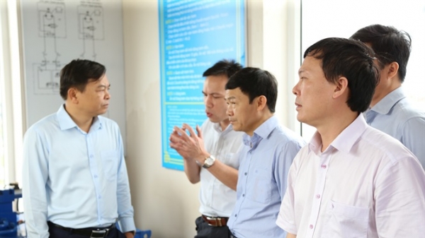 Thứ trưởng Nguyễn Hoàng Hiệp kiểm tra hệ thống thủy nông Bắc Hưng Hải