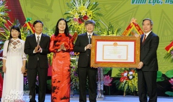 Huyện Vĩnh Lộc đón bằng công nhận đạt chuẩn nông thôn mới