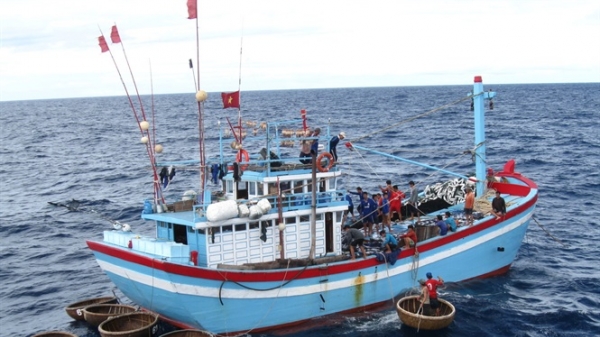 Tàu cá cùng 13 ngư dân Bình Định gặp nạn trên biển vẫn đợi cứu hộ