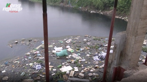 Hà Nội: Buông lỏng quản lý xả thải vào sông Cầu Bây?