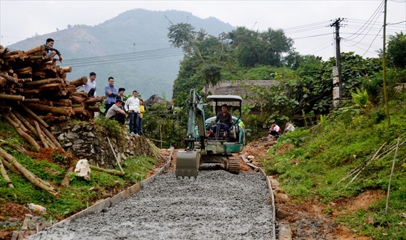 Tuyên Quang: Đường giao thông nông thôn bị rút ruột?