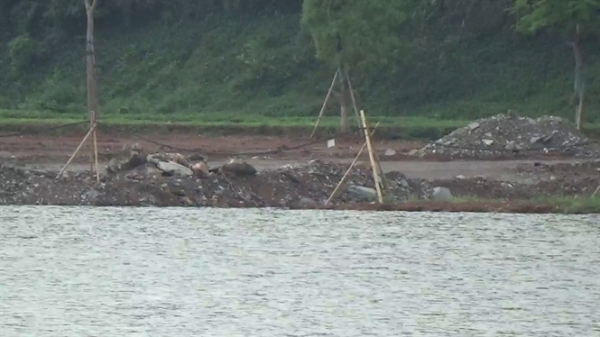 Tràn lan xâm phạm công trình thủy lợi: 'Bất lực' nhìn hồ Yên Thắng bị lấp trái phép
