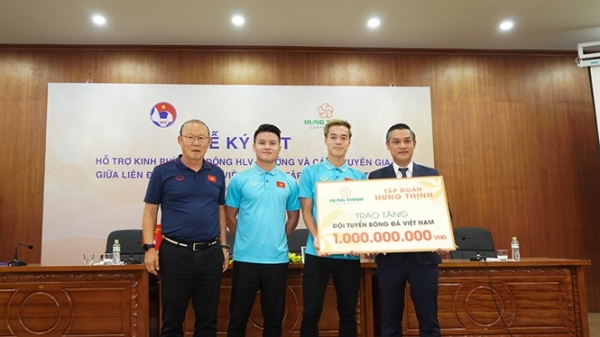 Tập đoàn Hưng Thịnh thưởng nóng 1 tỷ đồng cho đội tuyển bóng đá nữ Việt Nam