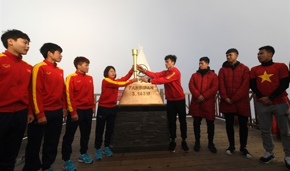Sun Group tặng kỳ nghỉ dưỡng cho tuyển bóng đá nam, nữ Việt Nam