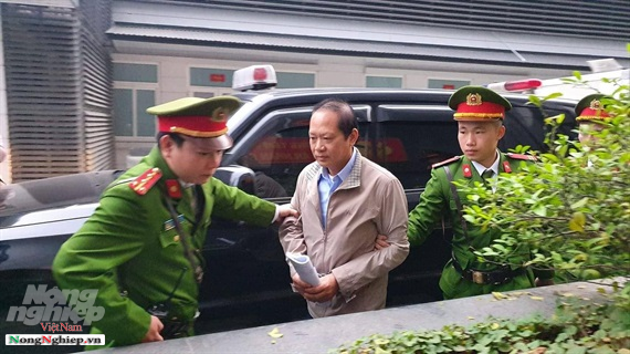 Hình ảnh ông Nguyễn Bắc Son, Trương Minh Tuấn hầu tòa đại án AVG