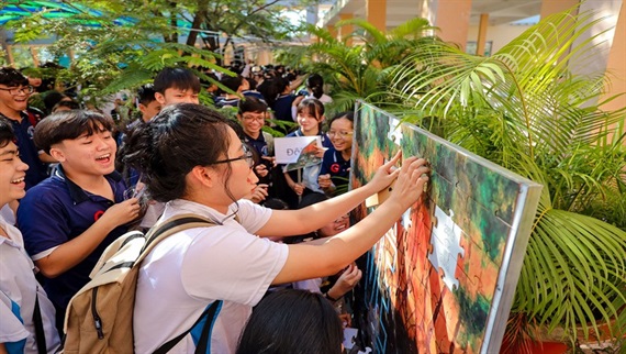 Hơn 1.000 học sinh tham gia ghép tranh 'Mảnh ghép xanh'