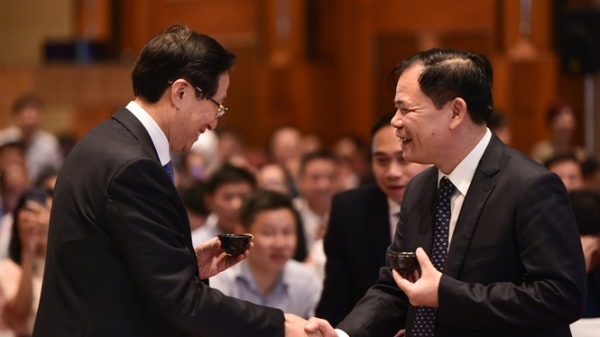 Bộ trưởng Nông nghiệp Việt Nam, Trung Quốc thưởng thức bạch trà trăm tuổi