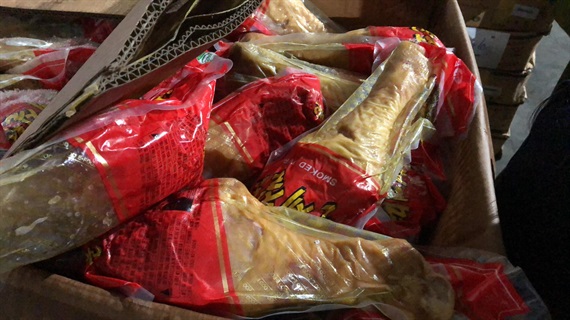 Thu giữ hơn 10 tấn đùi gà Hàn Quốc đã hết hạn sử dụng 1 năm