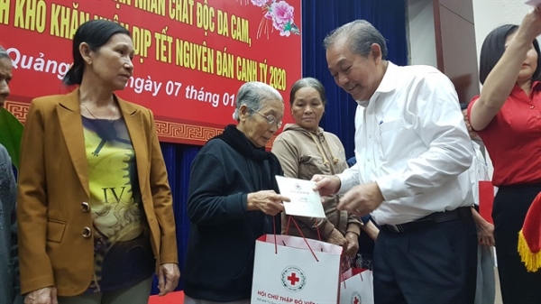 Phó Thủ tướng Trương Hòa Bình trao quà Tết cho hộ nghèo ở Quảng Nam