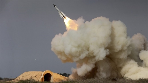 Iran phóng tên lửa vào căn cứ không quân Mỹ ở Iraq