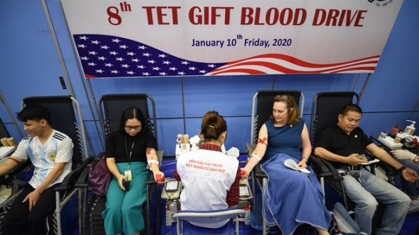 Đại sứ quán Hoa Kỳ tổ chức hiến máu 'Trao tặng quà Tết' lần thứ 8