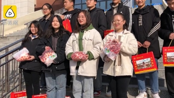 Trường học ở Trung Quốc thưởng thịt lợn cho học sinh giỏi