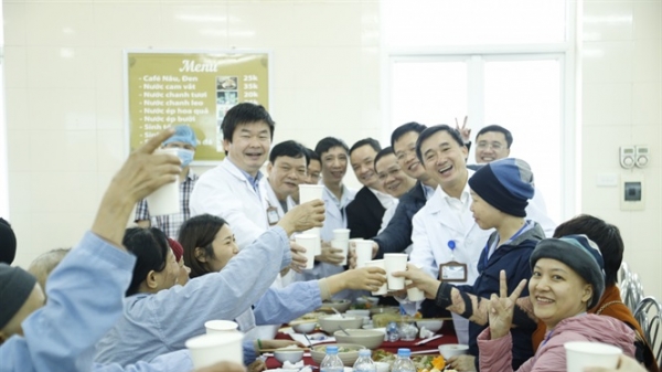 Bệnh viện K tổ chức bữa cơm tất niên cho bệnh nhân