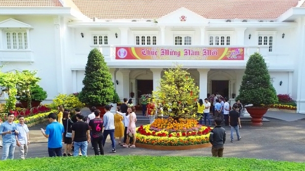 UBND tỉnh Đồng Tháp mở cửa trụ sở đón khách du xuân