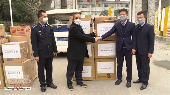 Hà Giang tặng 20.000 khẩu trang cho tỉnh Vân Nam