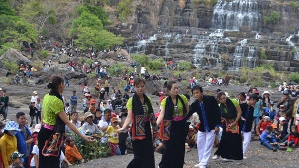 Lâm Đồng ngừng lễ hội thác Pongrour