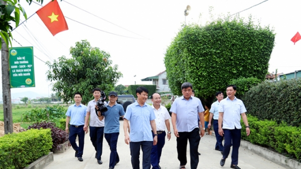 Thứ trưởng Trần Thanh Nam kiểm tra xây dựng NTM tại Hà Tĩnh