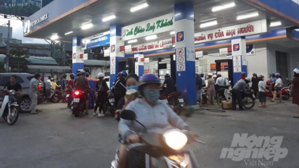 Dân đổ xô mua xăng tích trữ, Công an Bình Định cảnh báo cháy nổ