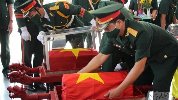 Đón 16 hài cốt liệt sỹ hy sinh tại Lào