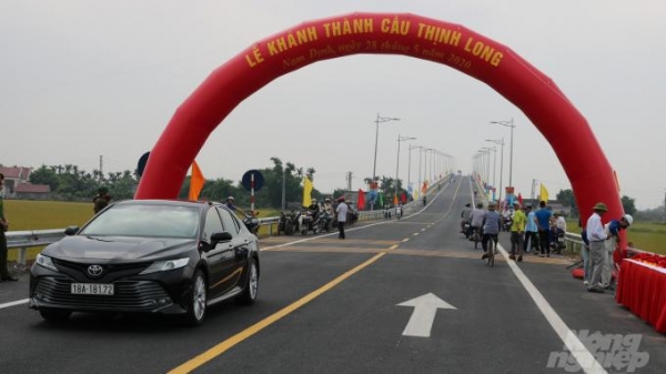 Cầu 1.000 tỷ bắc qua sông Ninh Cơ chính thức thông xe