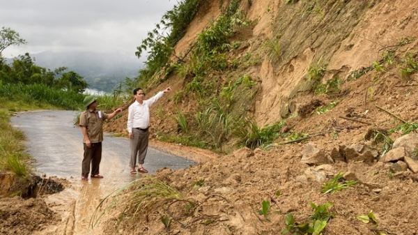 Sợ sạt lở đất, huyện miền núi Kỳ Sơn sơ tán hơn 1.100 nhân khẩu