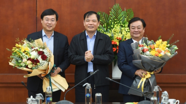 Tân Thứ trưởng Lê Minh Hoan nhận nhiệm vụ ở Bộ NN-PTNT