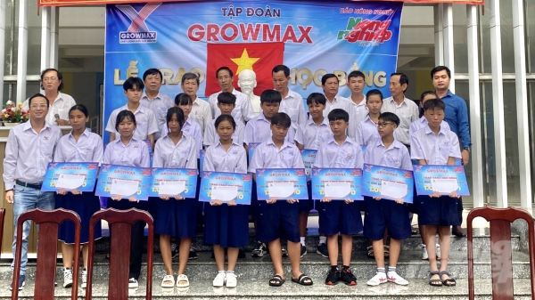 Quỹ học bổng GrowMax đến với học sinh đồng bằng sông Cửu Long