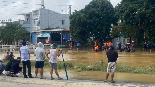 Mưa lụt ở Huế làm 3 người chết, 2 người bị thương