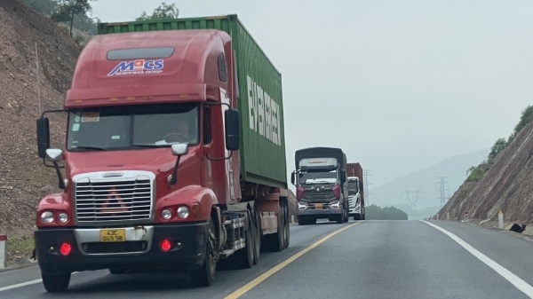 Địa phương không đồng ý cấm xe lớn vào cao tốc Cam Lộ - La Sơn