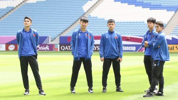 U23 Việt Nam đi bộ làm quen SVĐ thi đấu chuẩn World Cup