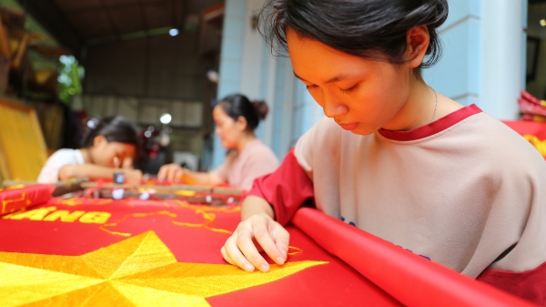 Làng chuyên sản xuất cờ Tổ quốc ở Hà Nội
